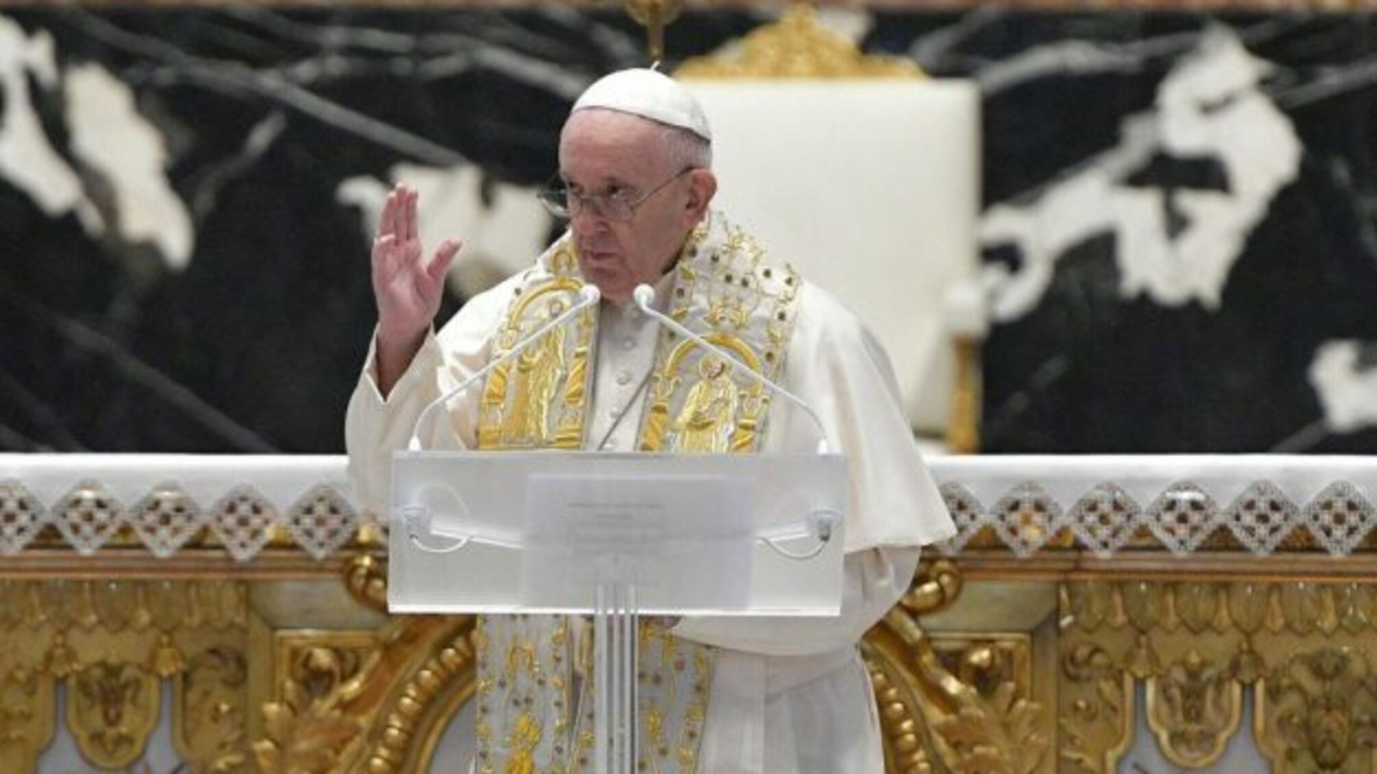 Шмигаль передав запрошення відвідати Україну Папі Римському Франциску