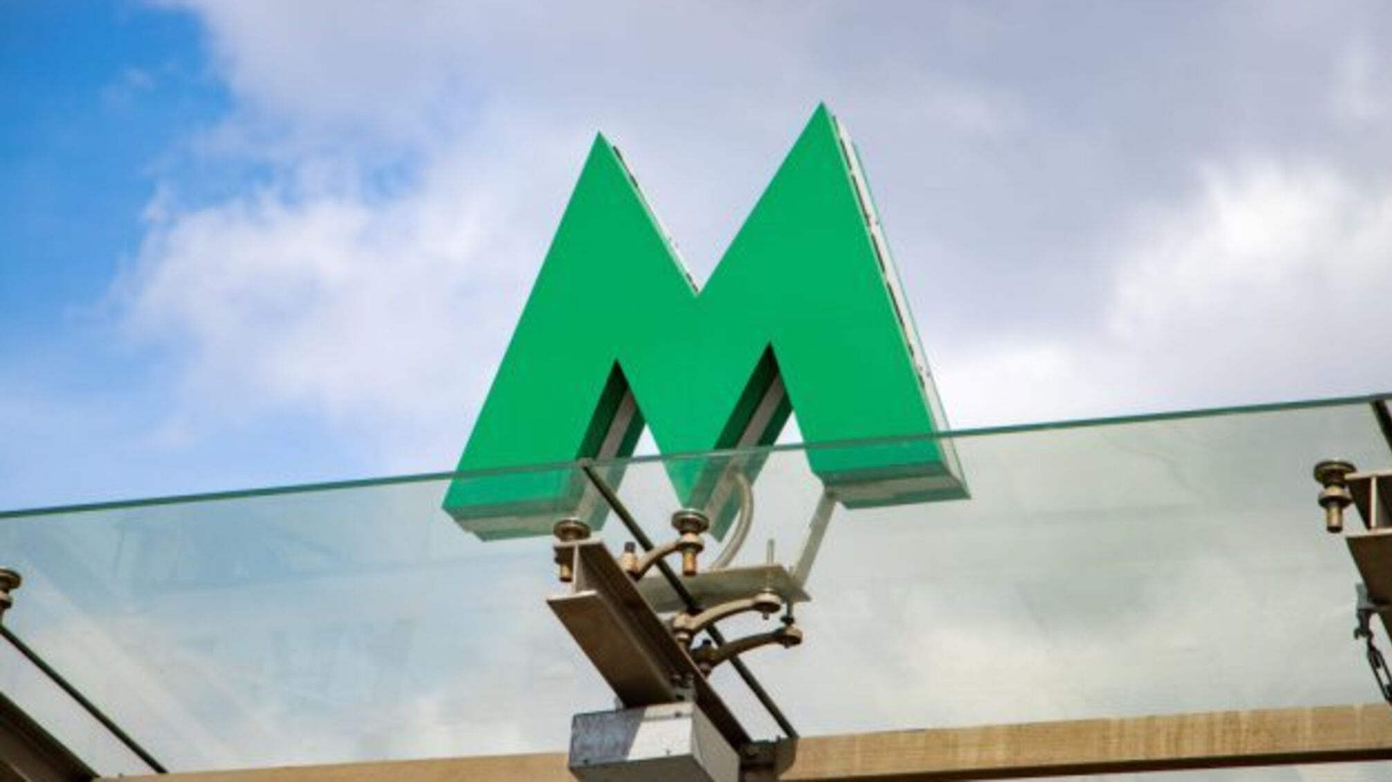 Після зливи в Києві обмежили роботу станції метро «Героїв Дніпра»