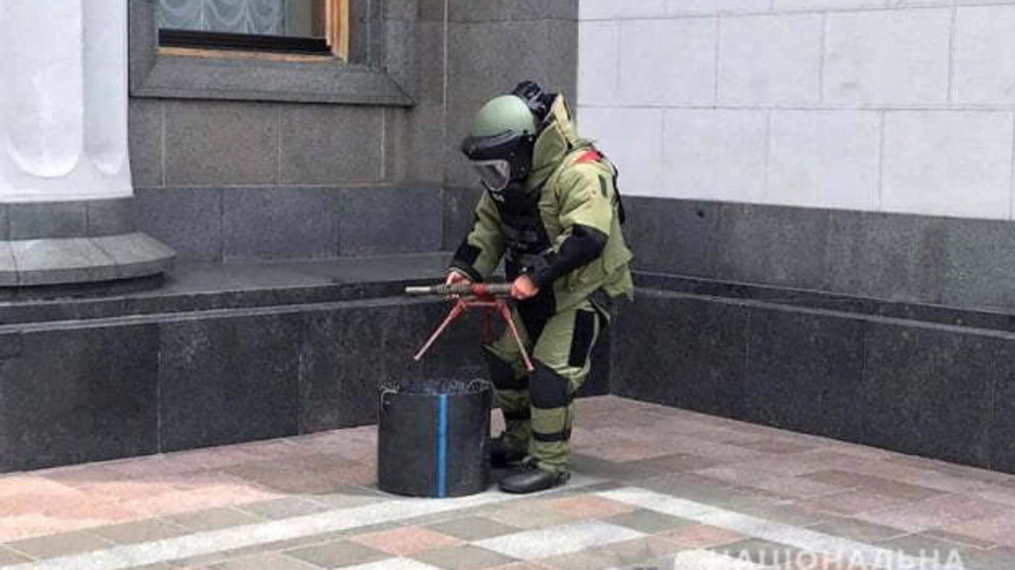 Поліція провела навчання у Києві - шукала підозрілі предмети біля адмінбудівель