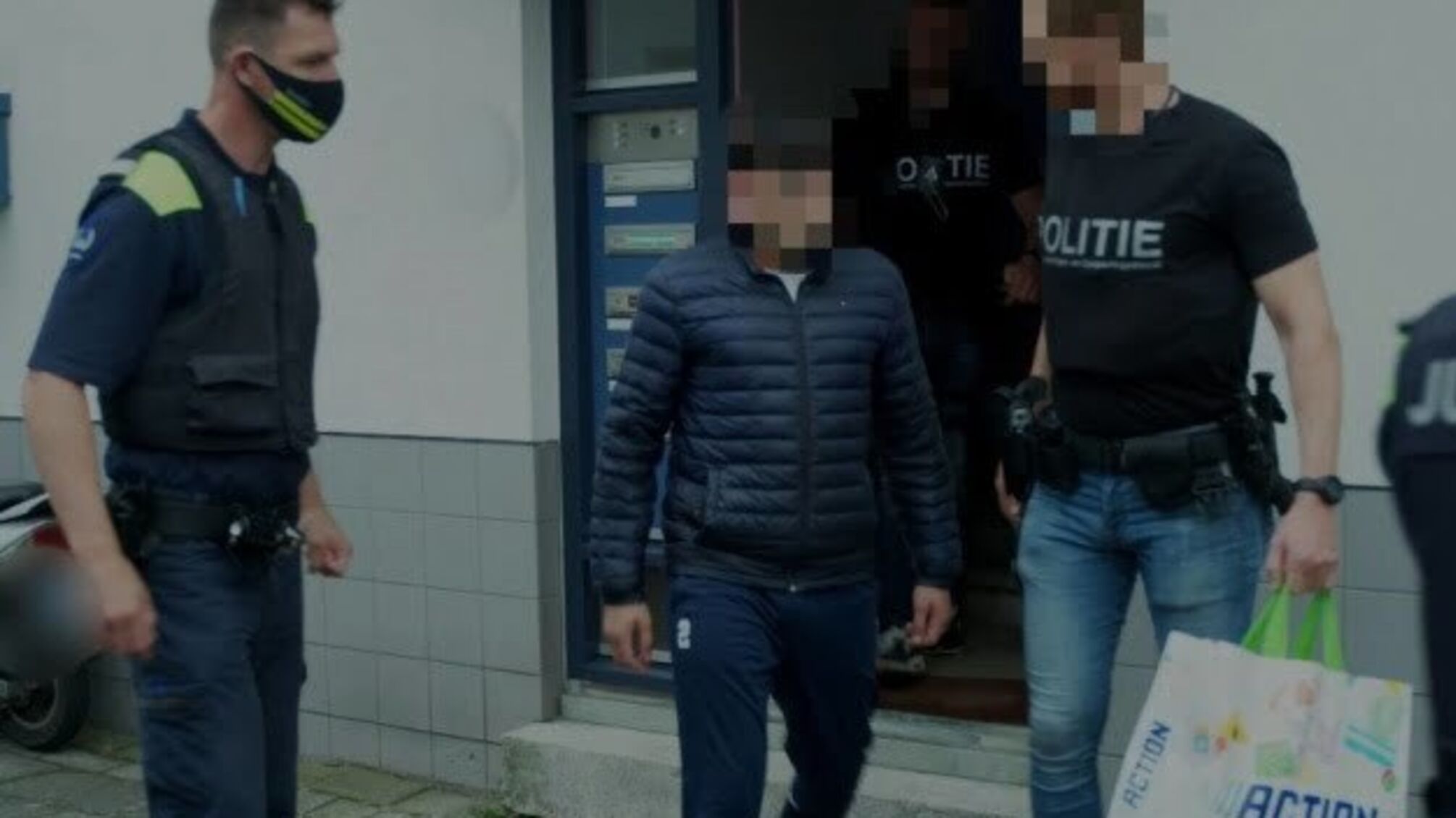 В аеропорту Амстердама перехопили 321 кілограм кокаїну і арештували працівників