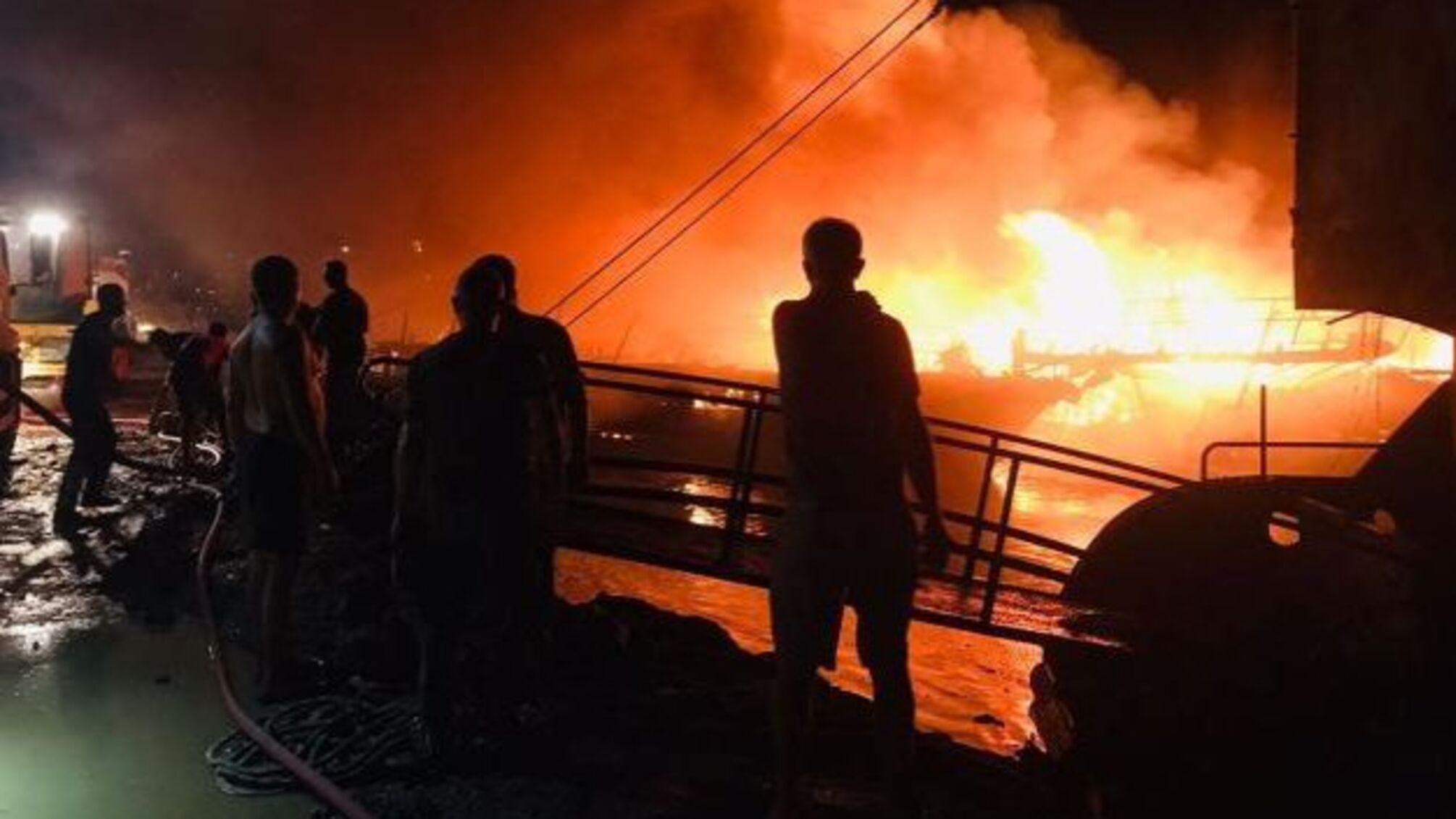 В порту турецької Аланії згоріли чотири туристичні катери