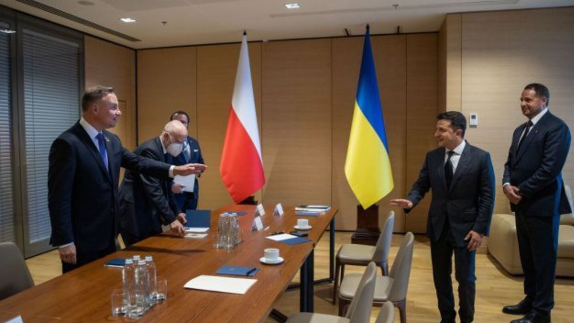 Зеленський обговорив з Дудою Nord Stream 2 і запуск швидкісного потяга між Києвом та Варшавою