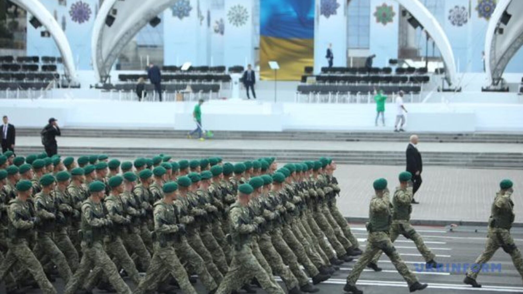У центрі Києва тривають останні приготування до урочистостей та параду
