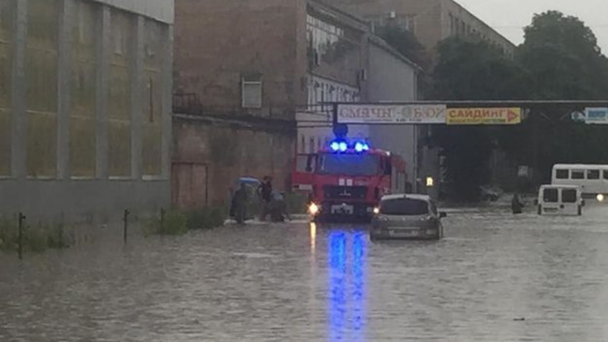 Злива не дала Рівному відсвяткувати на повну - не відкрили виставку і літню сцену