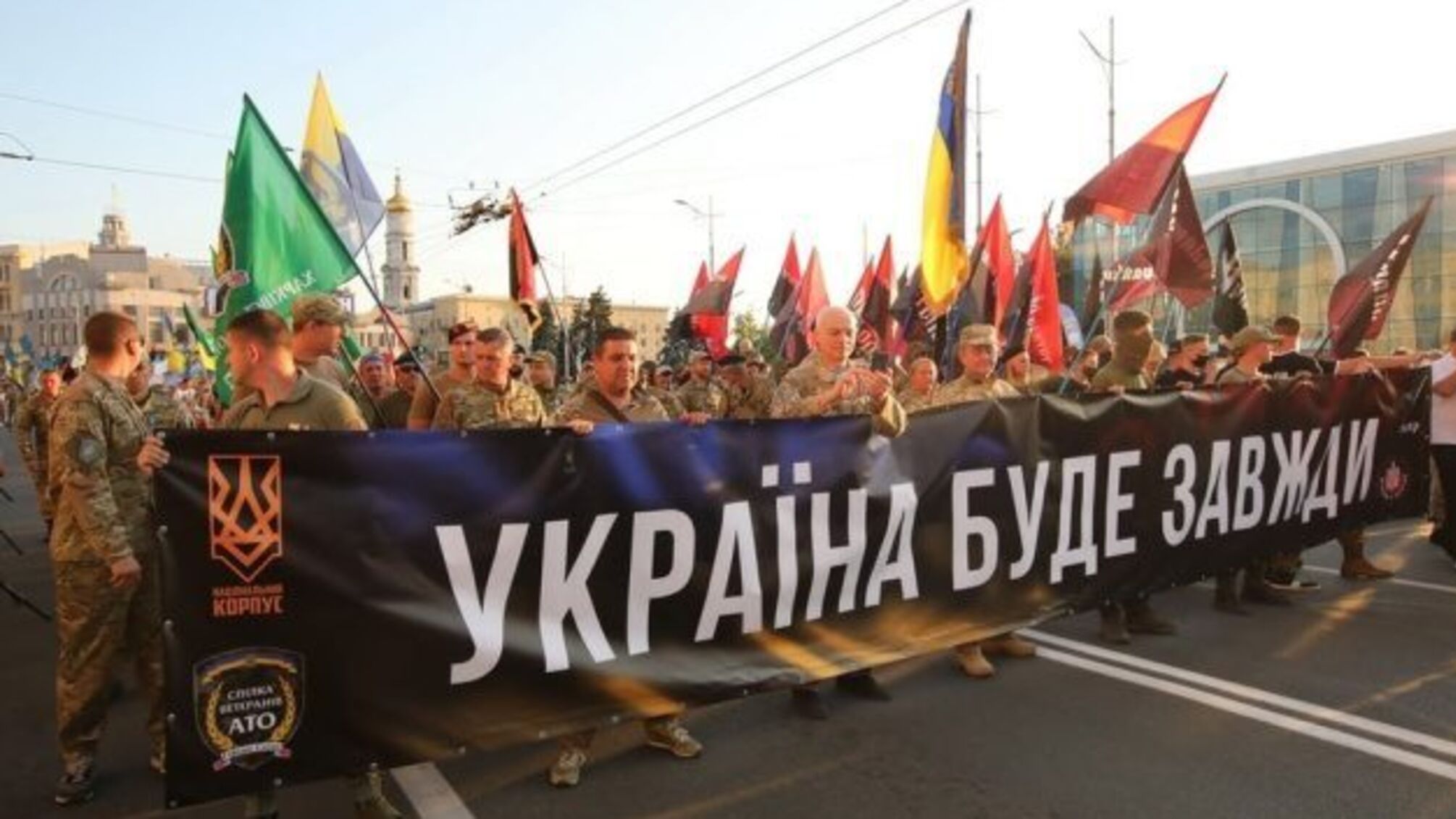 Марш захисників України у Харкові зібрав близько тисячі учасників