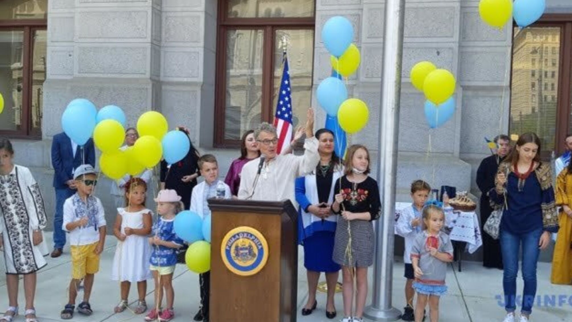 Над мерією першої столиці США підняли український прапор