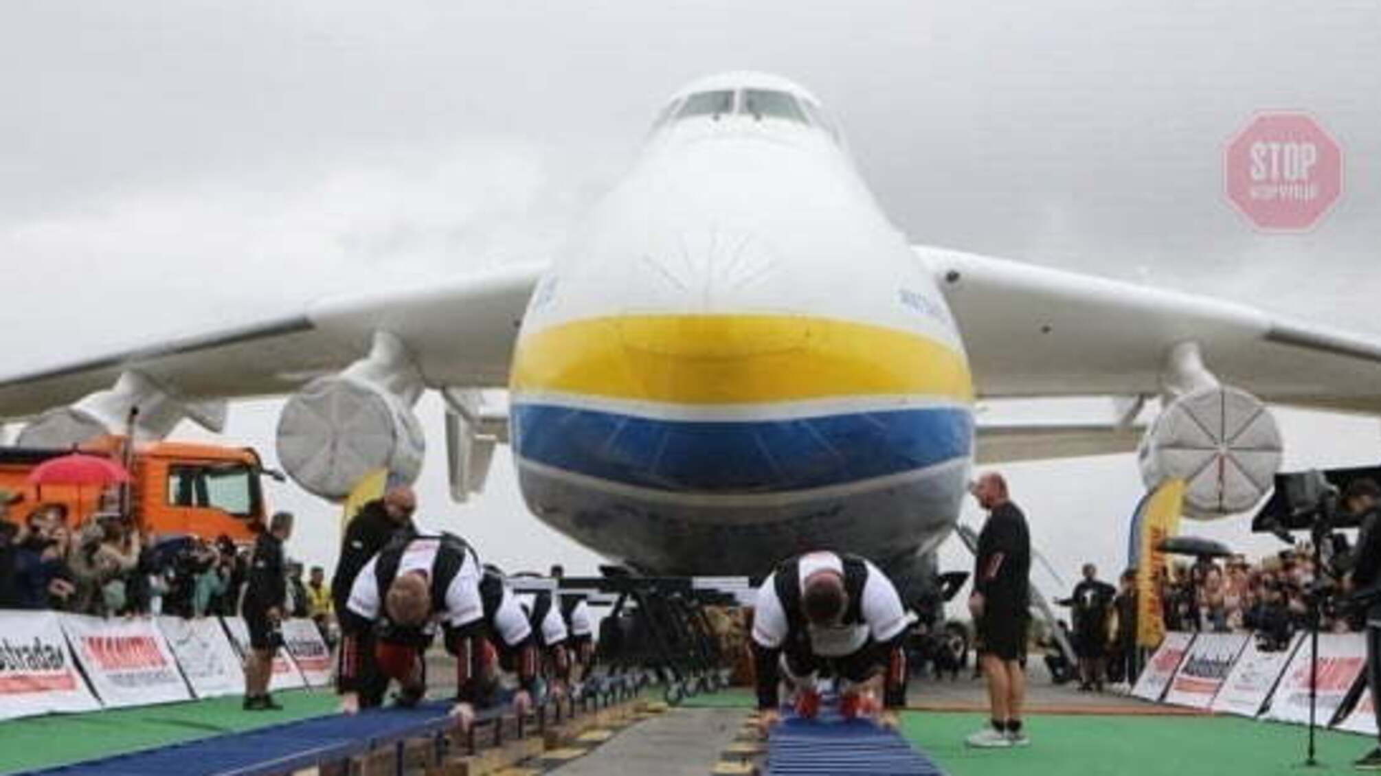 Стронгмени встановили рекорд, перетягуючи українську «Мрію»