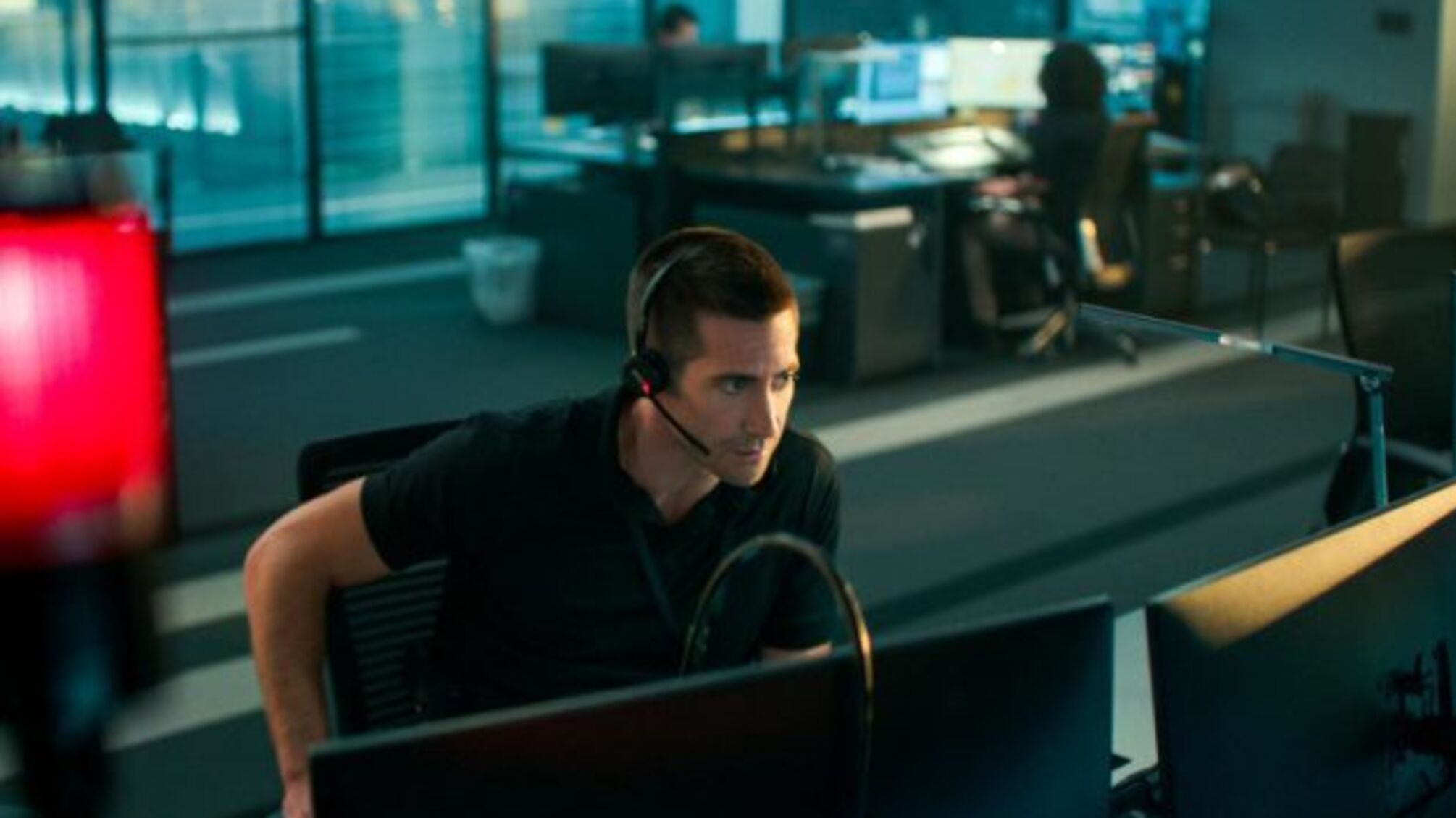 Netflix показав перший тизер трилера «Винний» із Джейком Джилленголом