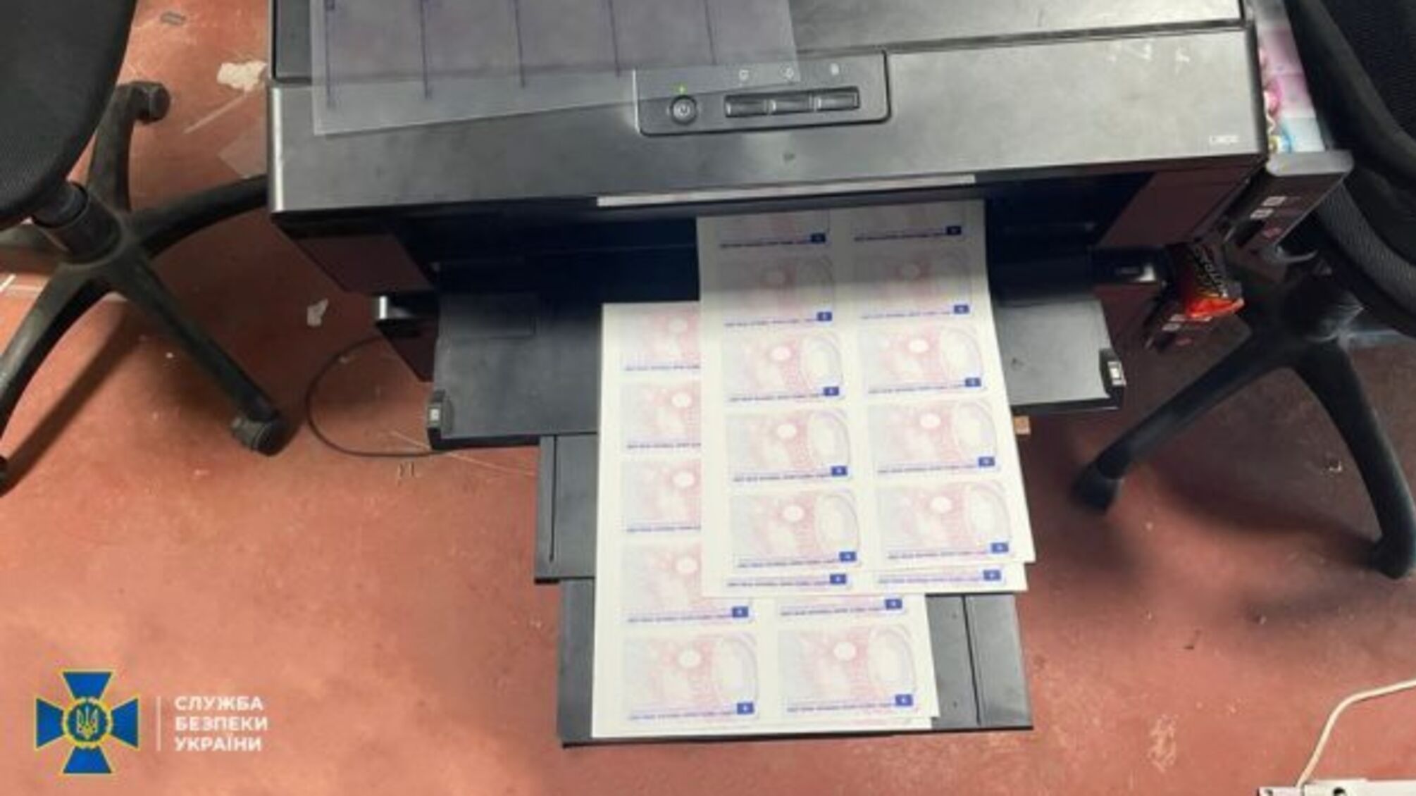 В Україні знешкодили групу, яка продавала ID-карти через «Darknet»