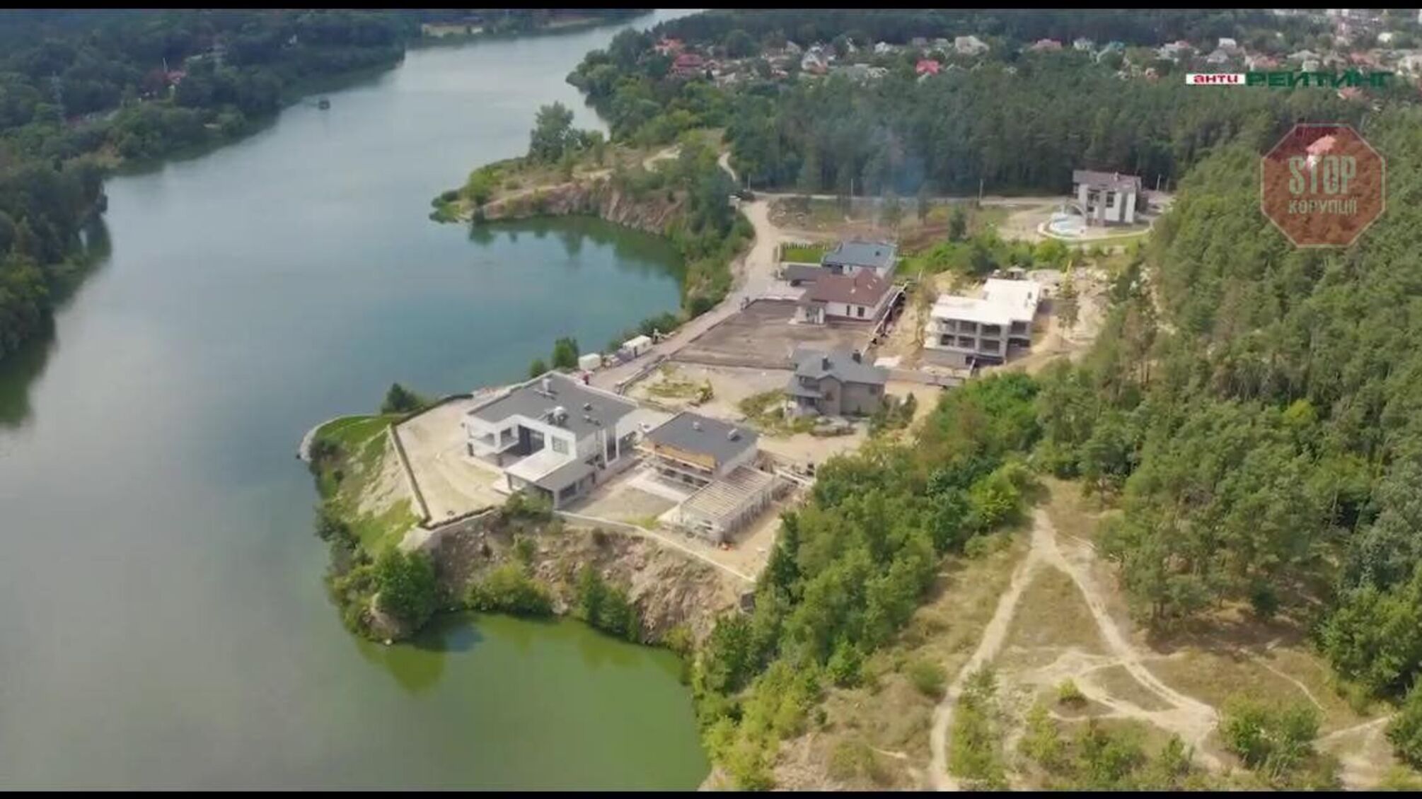 После скандала с элитной недвижимостью за «три копейки» житомирский депутат покинул Украину