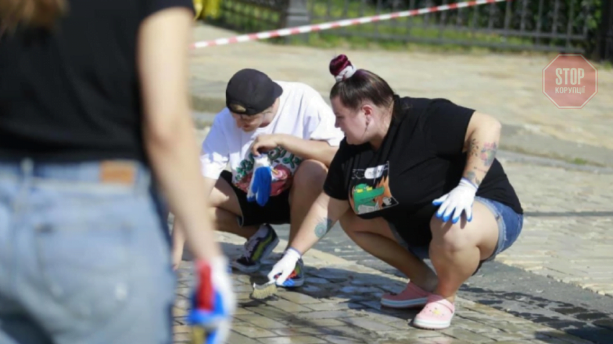 «Я не гордая – я пришла и уберу», – Alyona Alyona про отмывание Софийской площади после дрифта