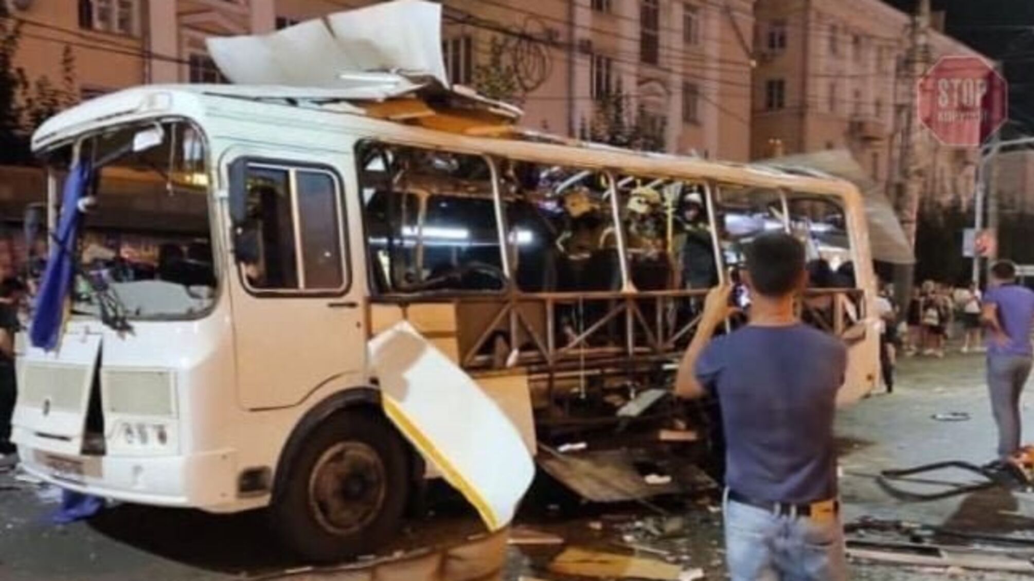 У Росії вибухнув автобус із пасажирами, постраждали 12 осіб (фото, відео)
