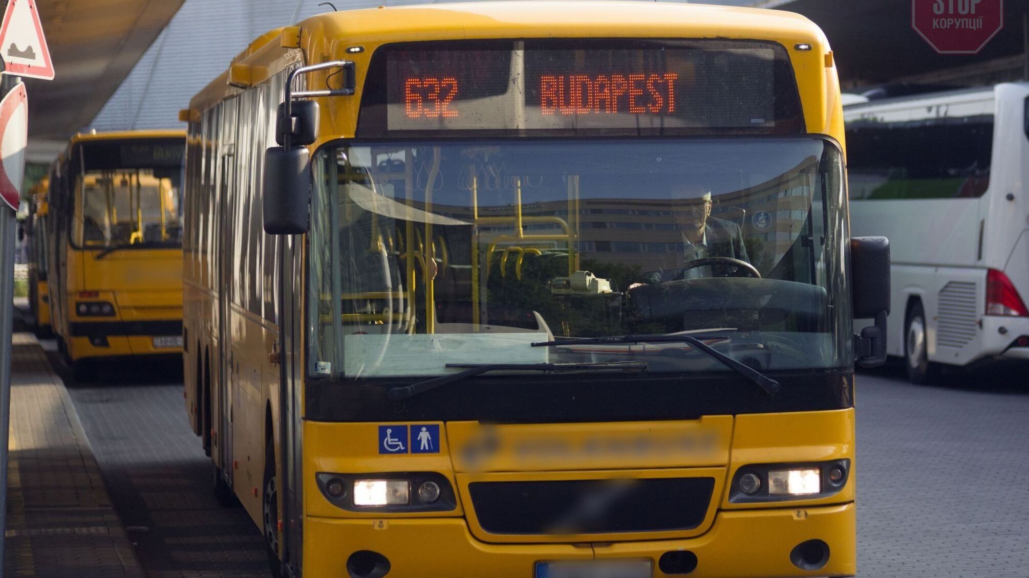 В Угорщині перекинувся пасажирський автобус, є жертви