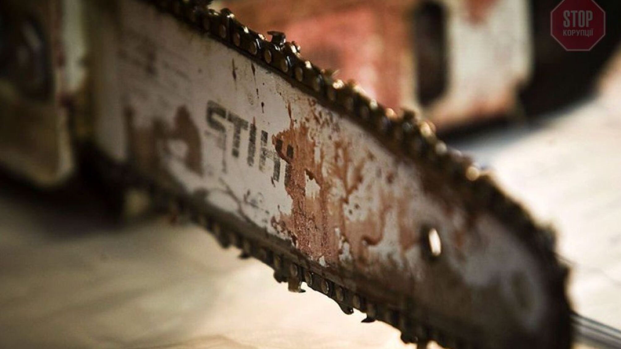 Жуткое самоубийство: в Одесской области мужчина бензопилой перерезал себе горло