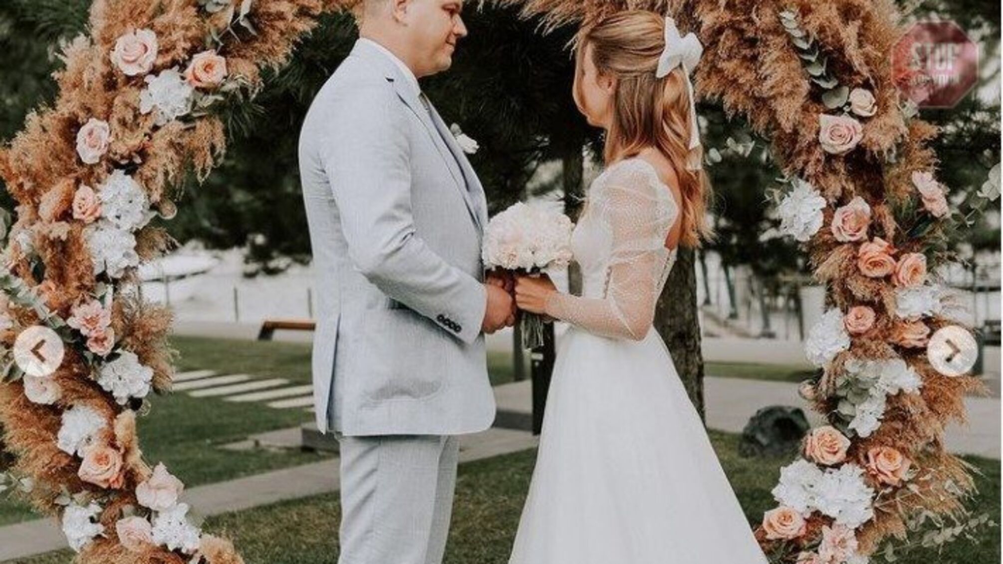 «Дівчина з собачкою з Уханя» та голова державної міграційної служби одружилися