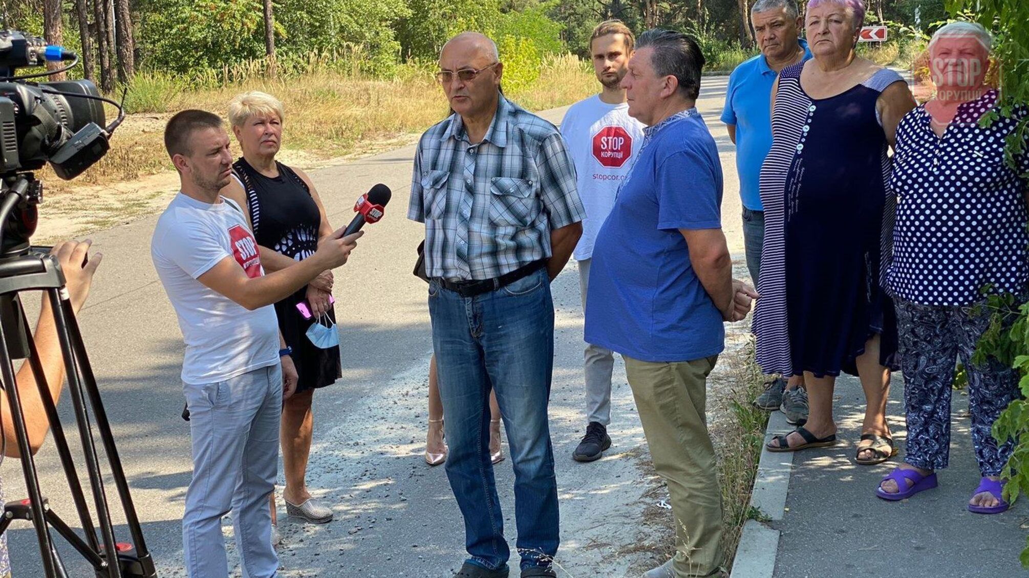 Спиляні дерева та несплата 150 млн: у Києві студентам та посадовцям роздали 200 га лісу