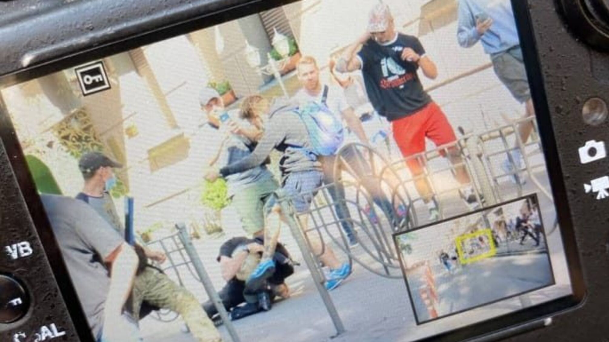 Унизил и избил журналиста. Протестующим под ОП объявили подозрение, - МВД