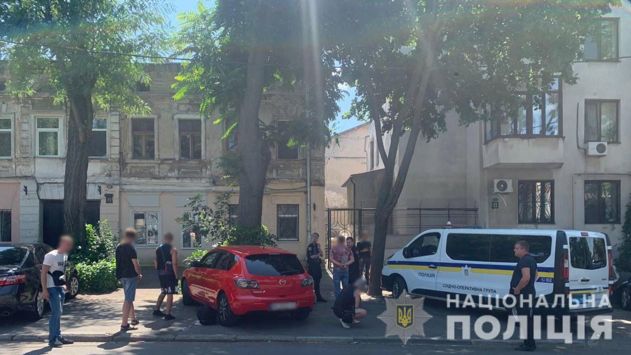 Поліцейські оперативно затримали 45-річного одесита, який поблизу Старокінного ринку обікрав автомобіль містянки