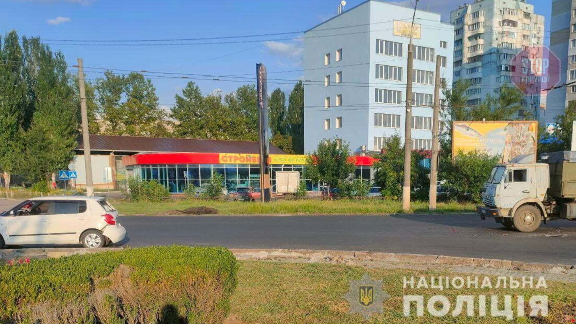 У Миколаєві легковик влетів у вантажівку, постраждали двоє дітей (фото)