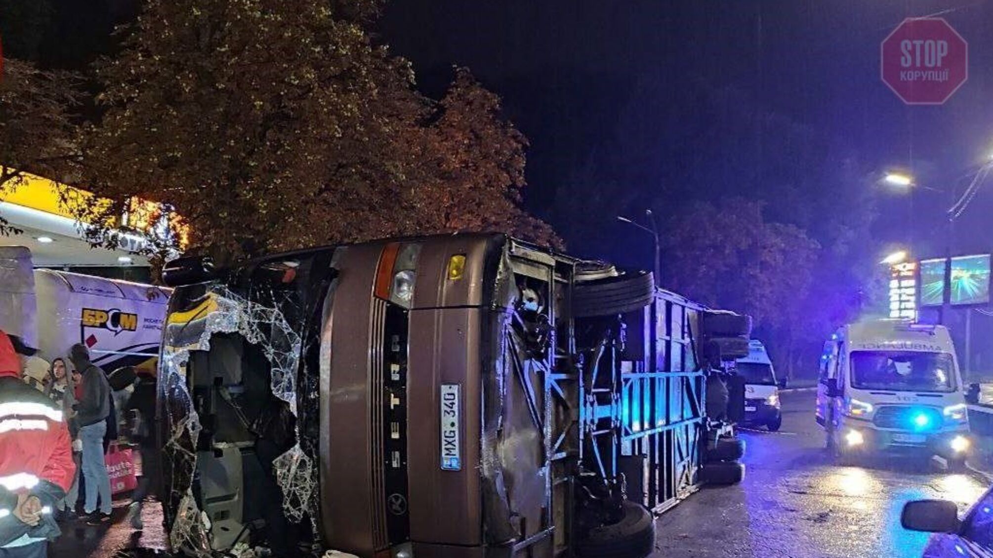 Автобус 'Кишинев-Москва' перевернулся в Киеве, 8 пассажиров в больнице (фото)