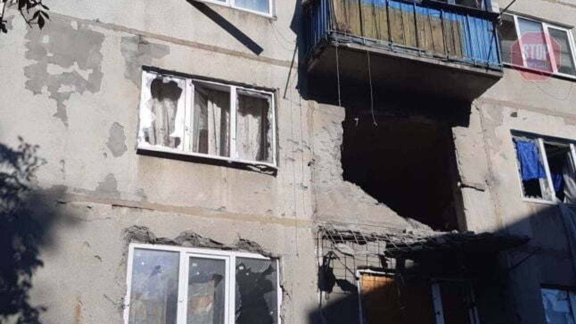 В Красногоровке террористы обстреляли жилой дом