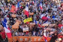 Почти 215 тысяч человек протестовали во Франции против ''паспортов здоровья''