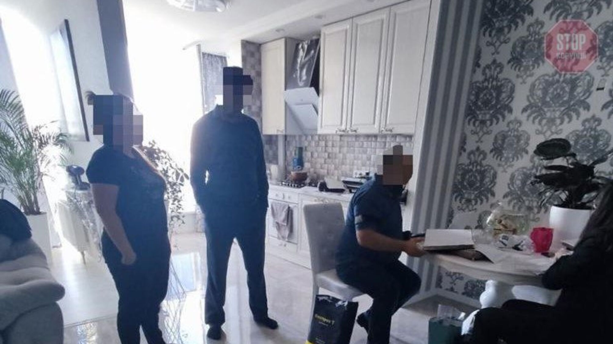 ГПУ задержала сотрудников КГГА, занимающихся эвакуацией припаркованных автомобилей (фото)