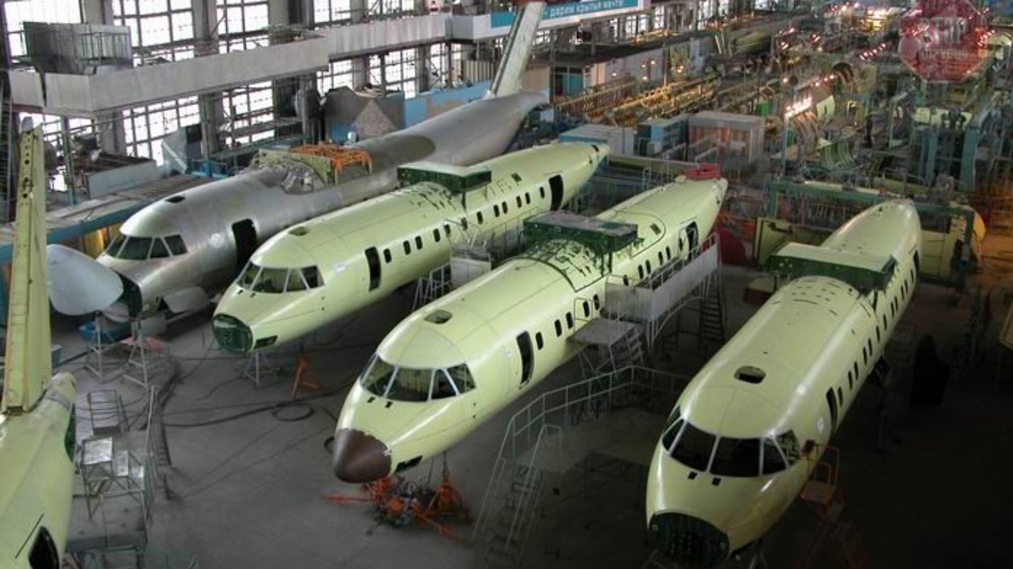 За розтрату 30 млн ВАКС арештував ексдиректора Харківського авіаційного заводу та оголосив його у розшук