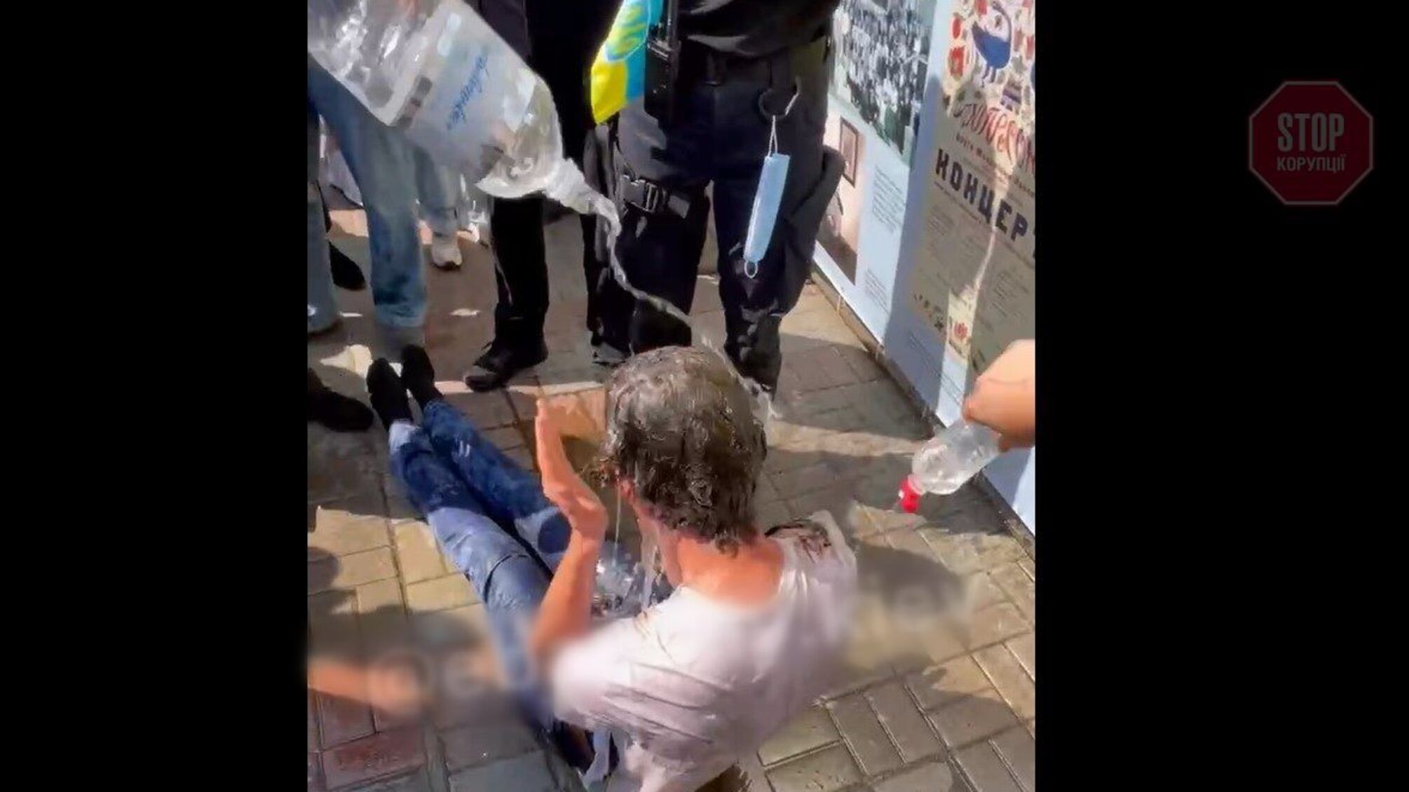 Во время парада в Киеве мужчина поджег себя