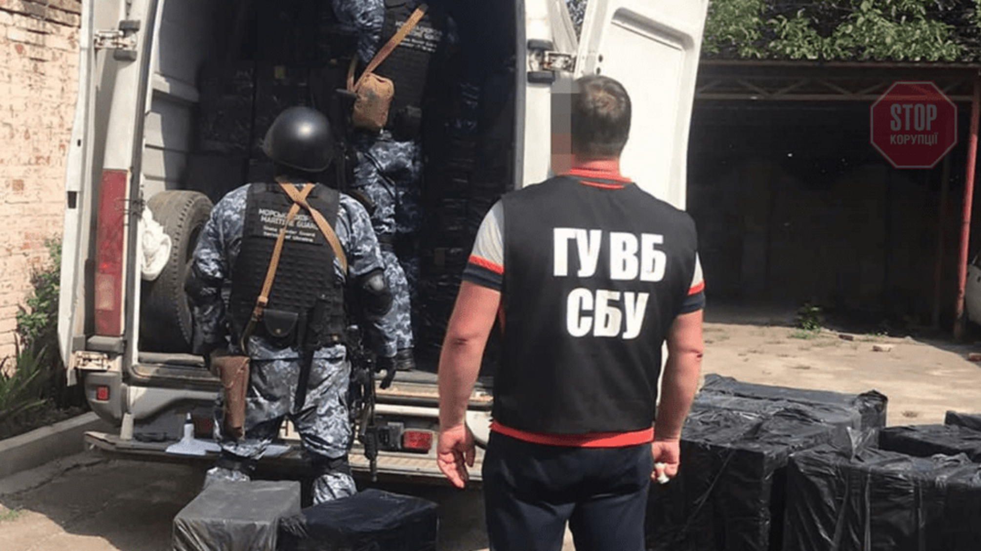 Пропонували офіцеру СБУ 'кришувати' поставки з ОРДЛО: на Донеччині затримали контрабандистів