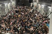 Американский грузовой самолет из Кабула эвакуировал 640 беженцев за раз (фото из файла)