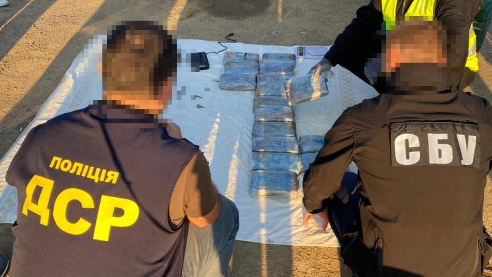 Контрабанда кокаїну на 10 млн дол. США – в Одесі затримали трьох наркодилерів