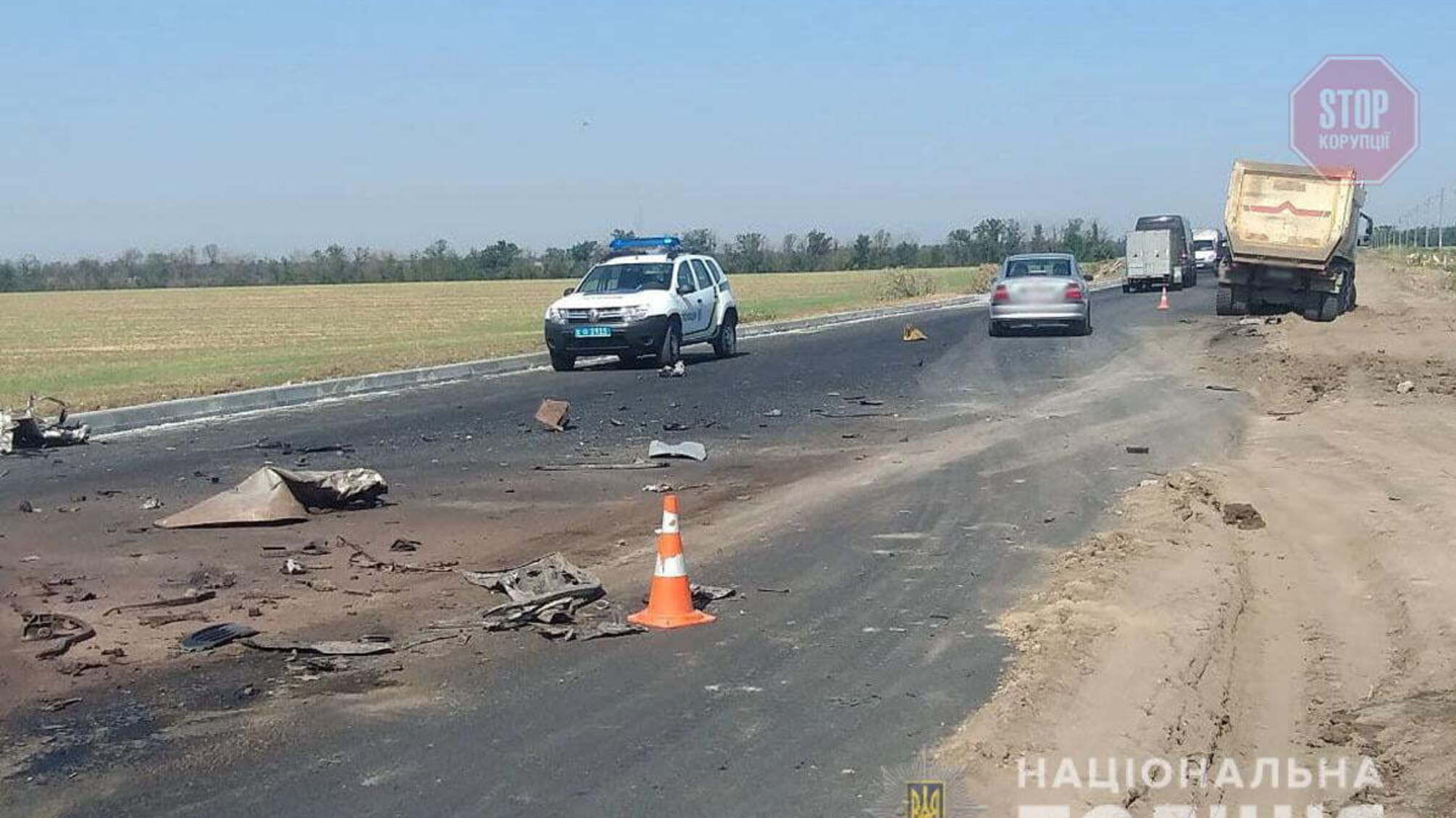 В Донецкой области автомобиль врезался в грузовик, есть погибшие (фото)