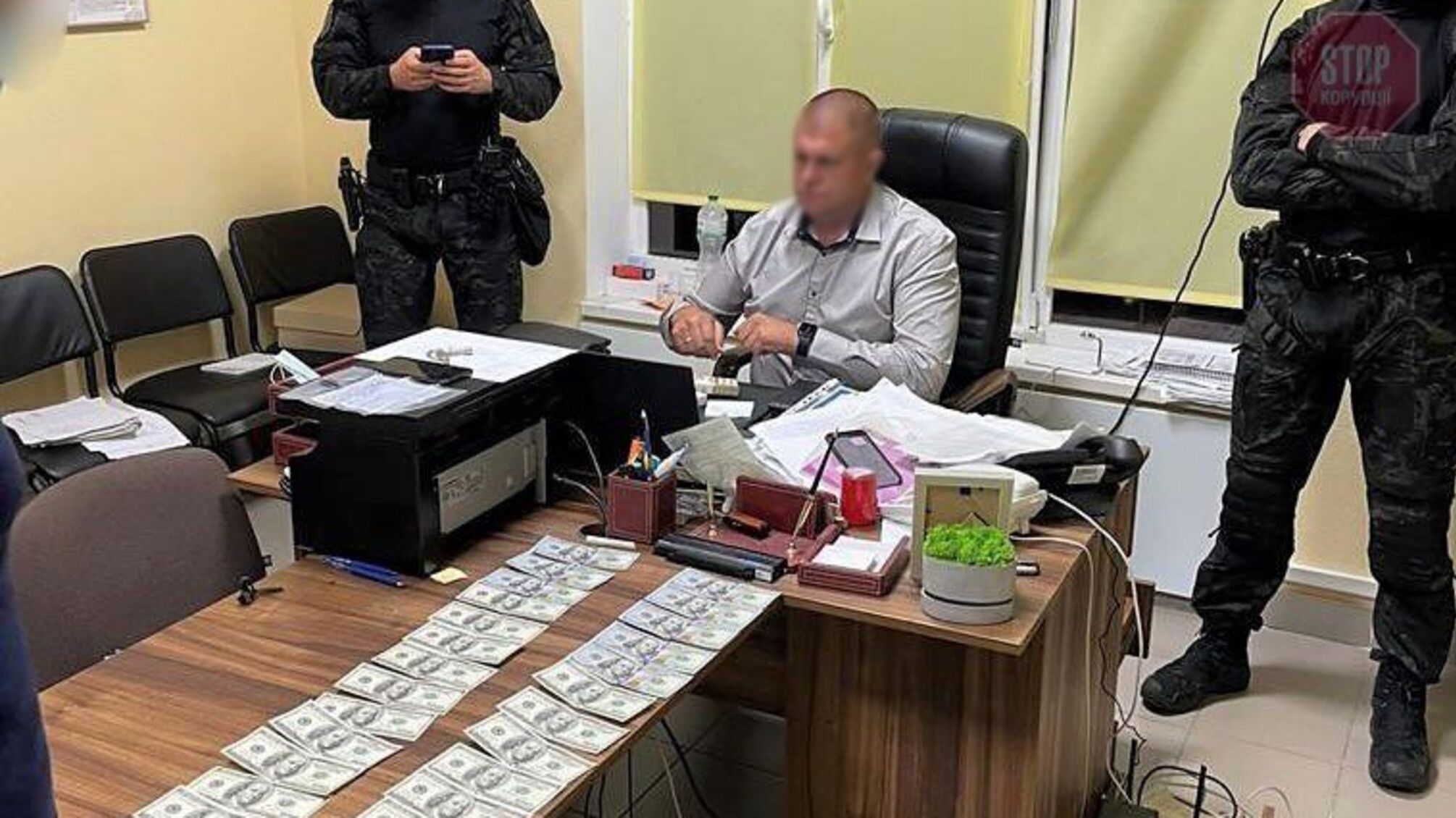 Руководителя Чайковский полиции Сака поймали после вымогательство 3000 долларов (фото)