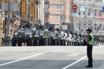 У столиці з'явилися танки, бронетехніка та військові: що відбувається