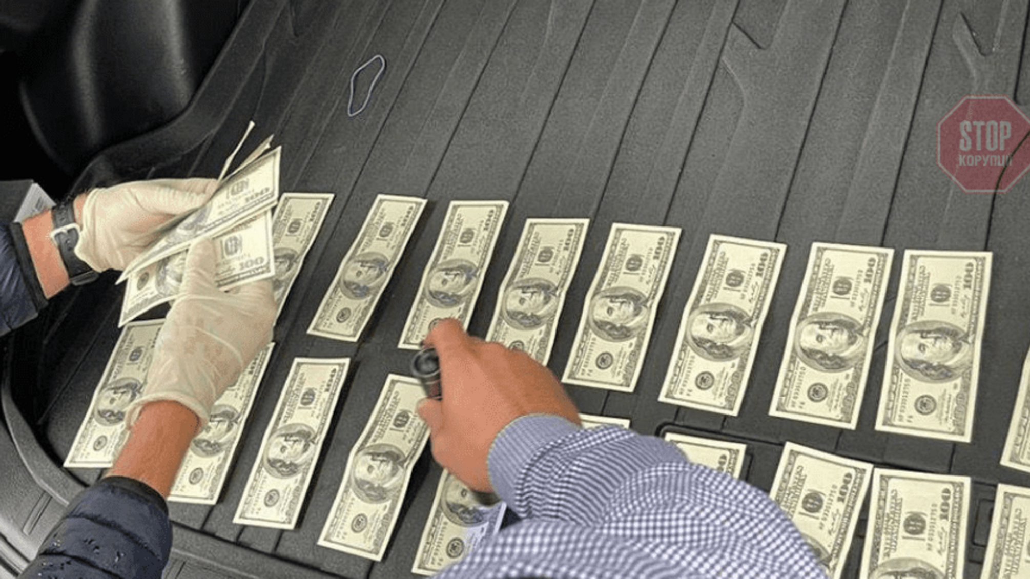 Правоохоронці затримали посадовця, котрий продавав посади у ДСНС