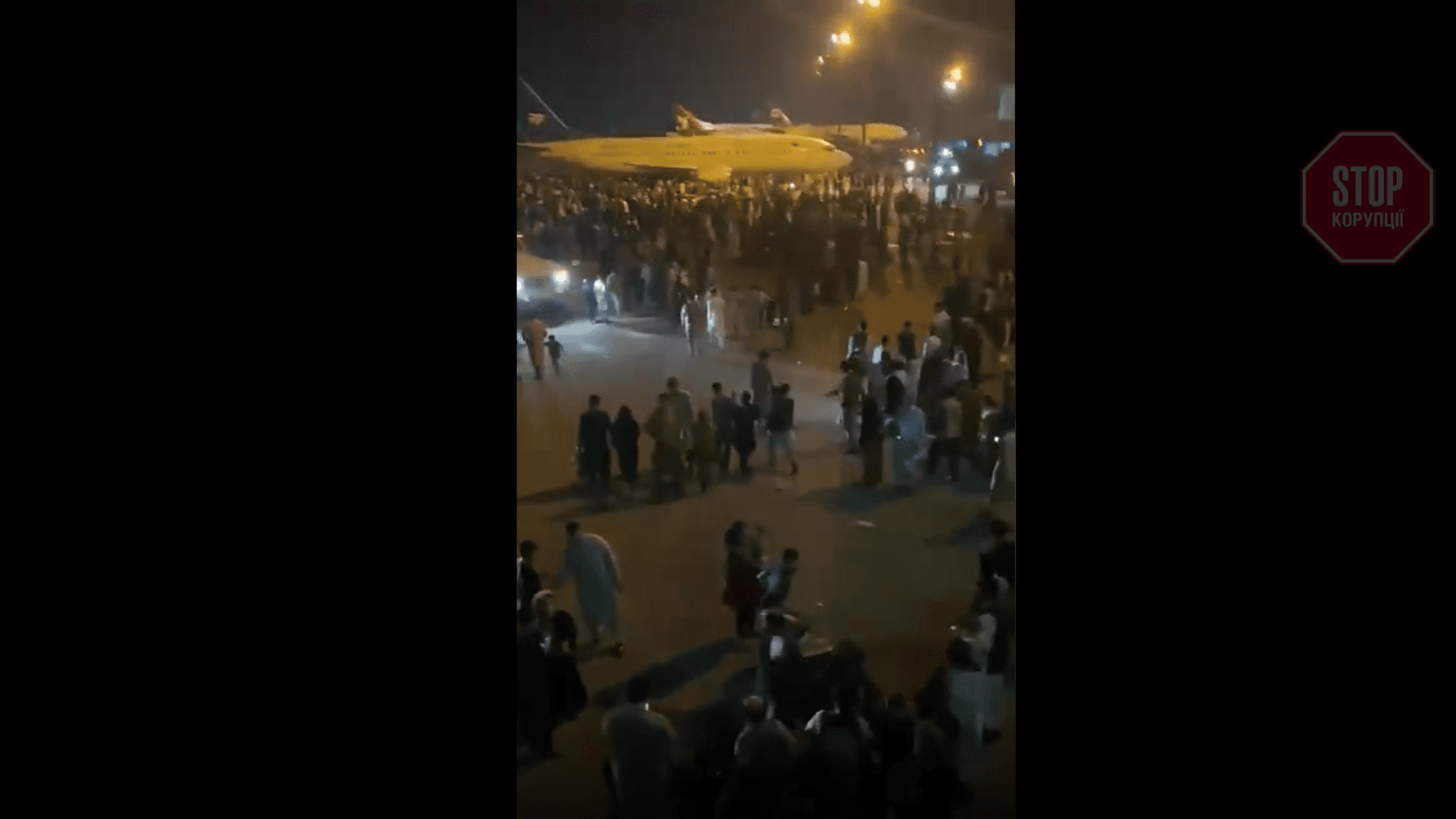 Зеленский: 8 украинцев эвакуировали из Кабула (уточнение)