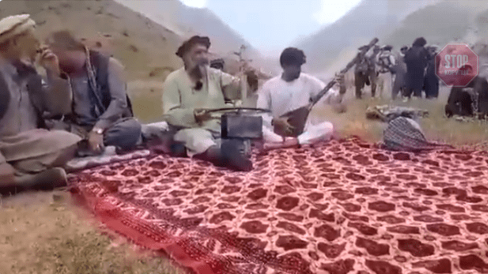Силой вывели из дома и расстреляли: в Афганистане убили известного певца за непослушание