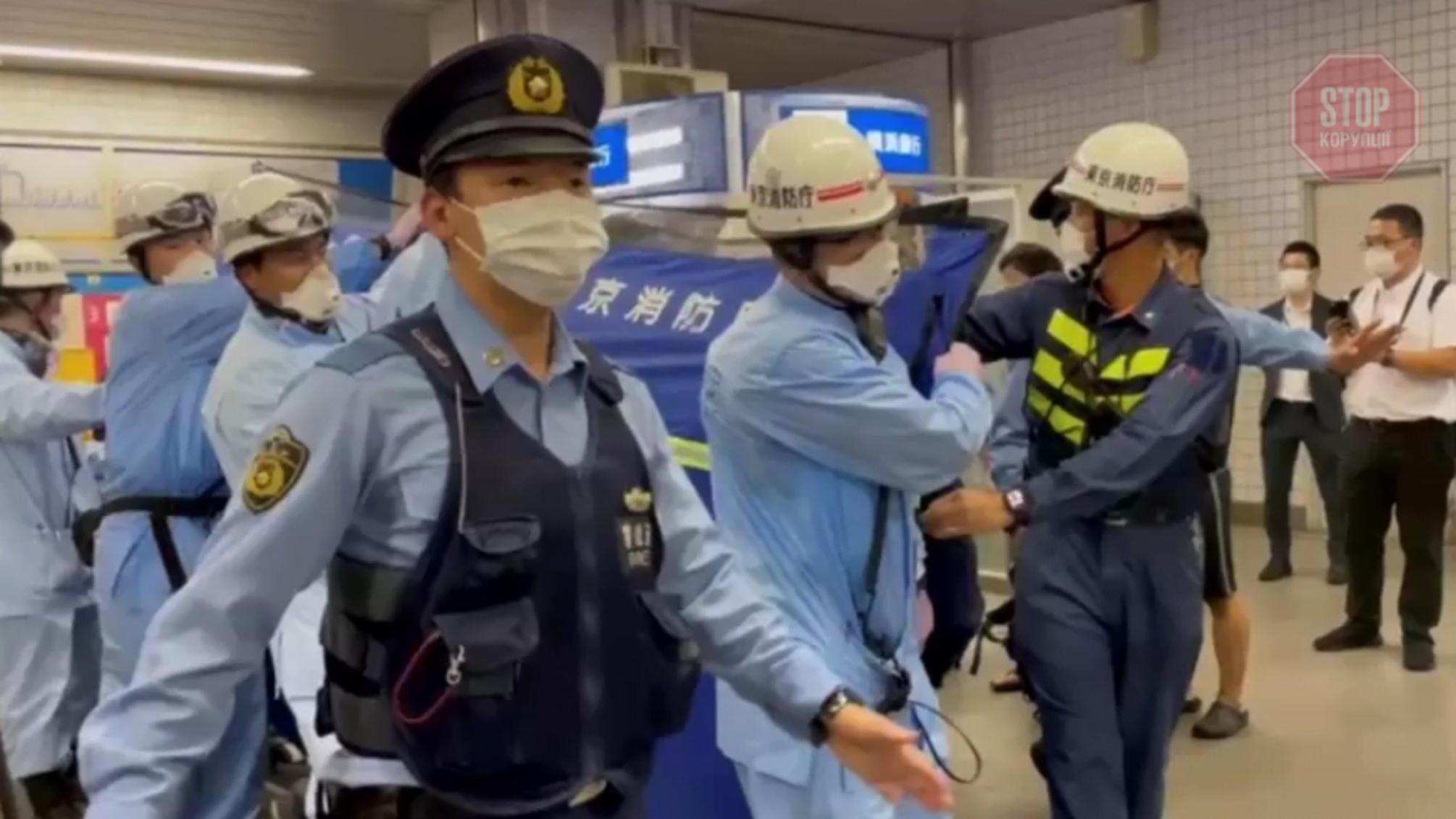 В Японии мужчина с ножом напал на пассажиров поезда, много пострадавших