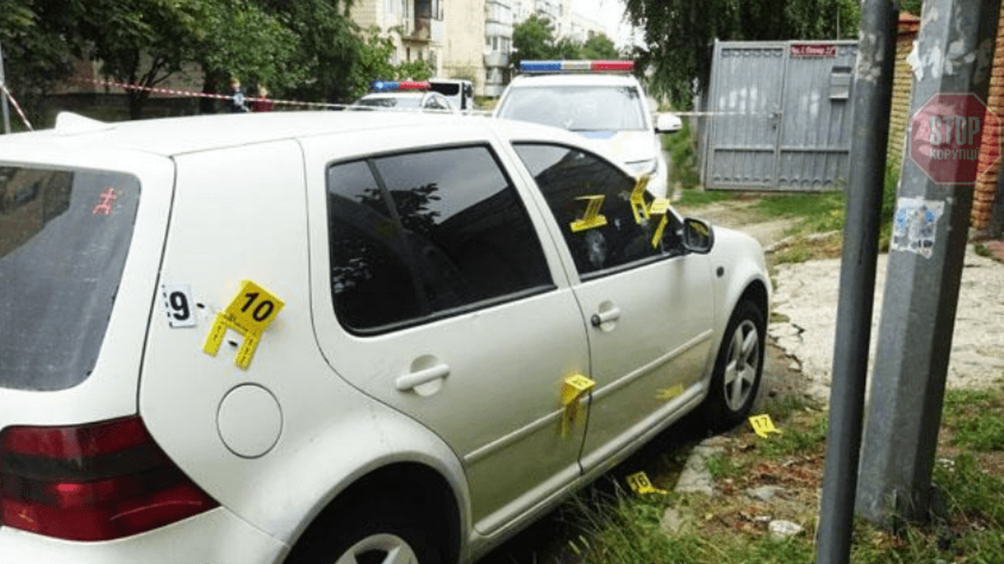 В столице двое мужчин устроили стрельбу по автомобилю (фото, видео)