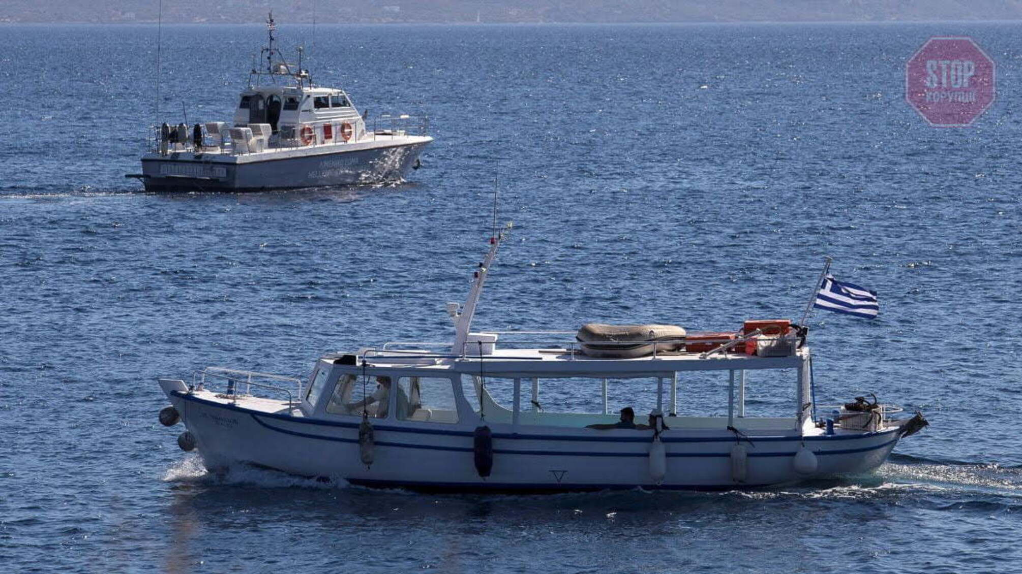 В Греции затонула туристическая лодка с людьми (видео)