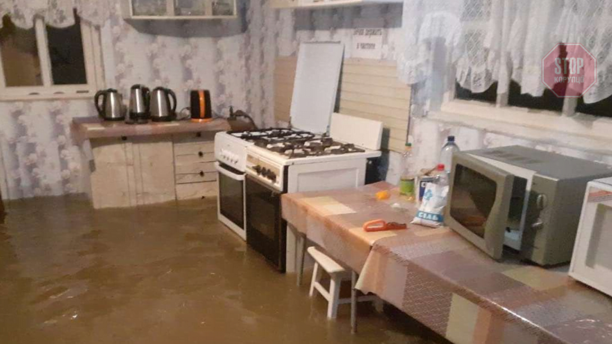 Мощный ливень затопил дома и двор в Кирилловке