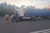 У Миколаєві пасажири маршрутки побили водія фури (відео)
