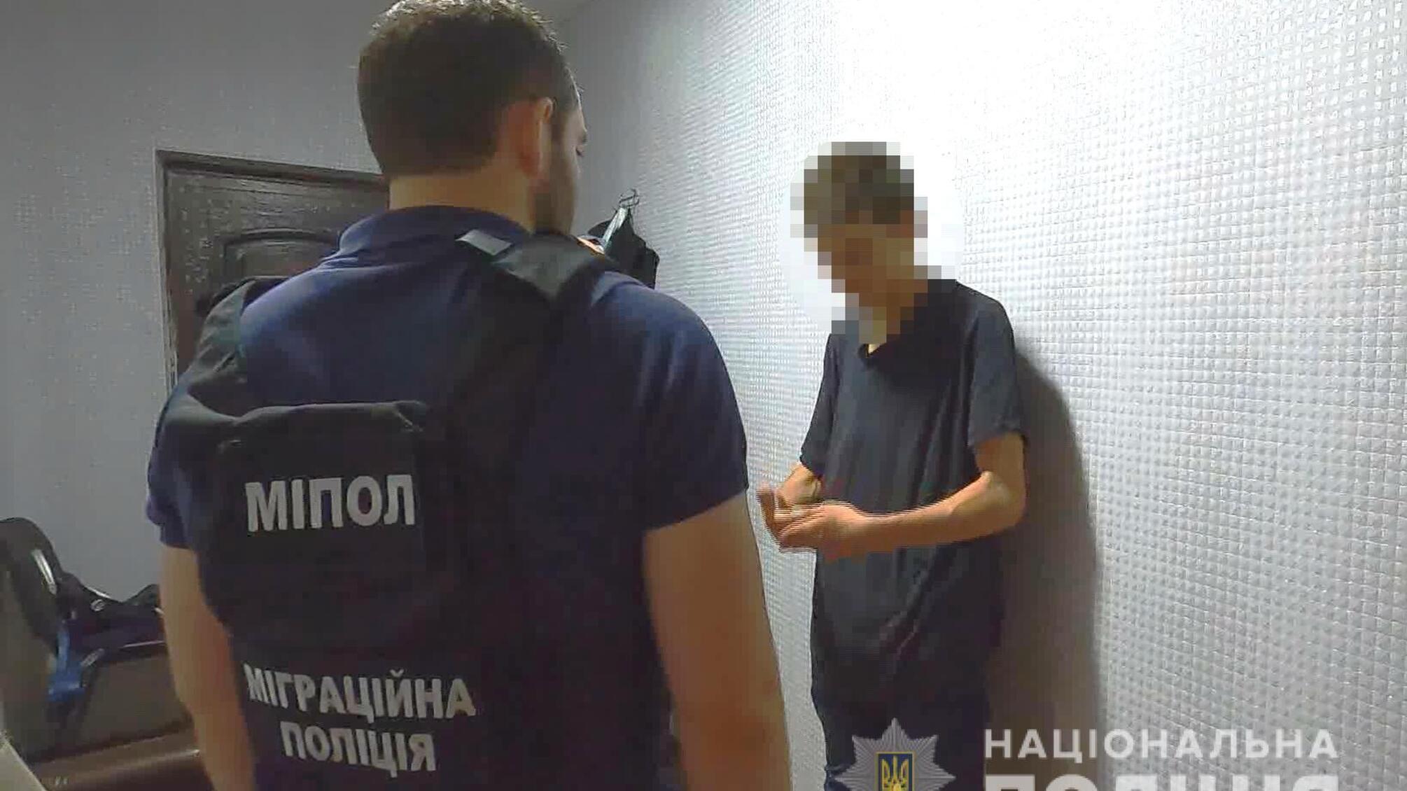 Поліцейські затримали одесита за підозрою у розбещенні шестирічної дівчинки