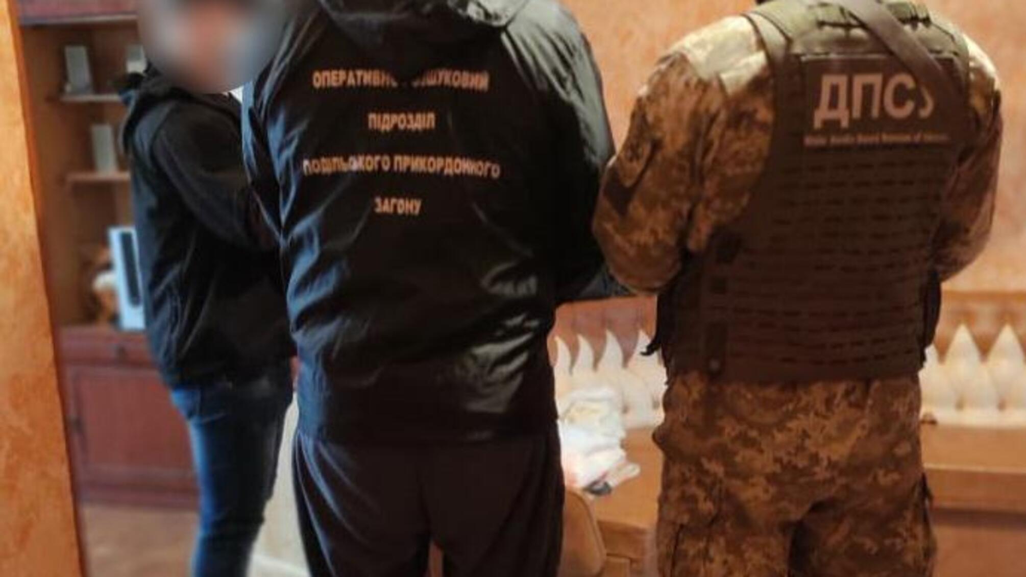 Подільські поліцейські скерували до суду обвинувальний акт щодо чоловіка, який незаконно зберігав зброю та наркотичні засоби