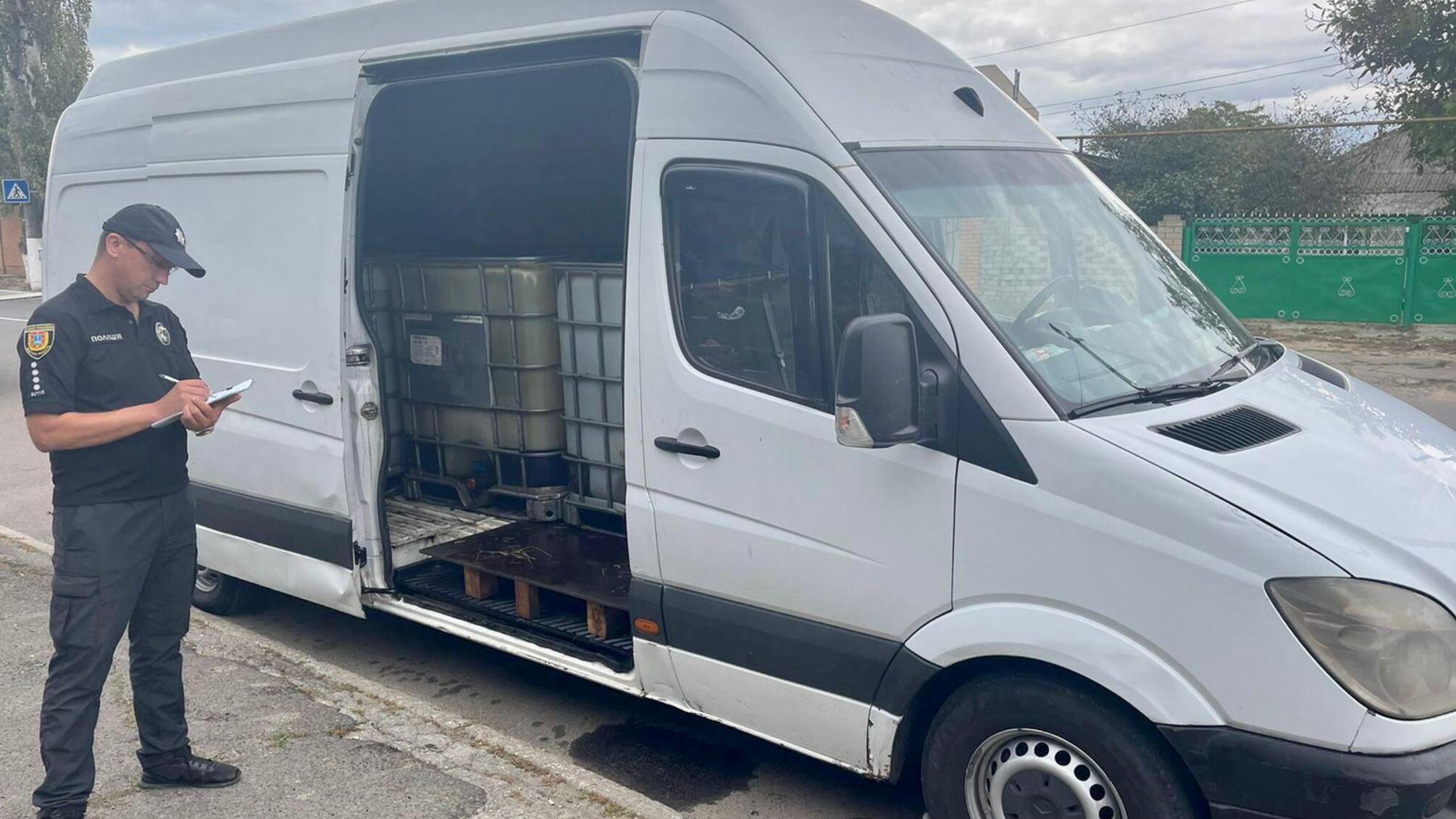 Поліцейські Одещини притягують іноземця до відповідальності за незаконне перевезення чотирьох тон дизельного пального