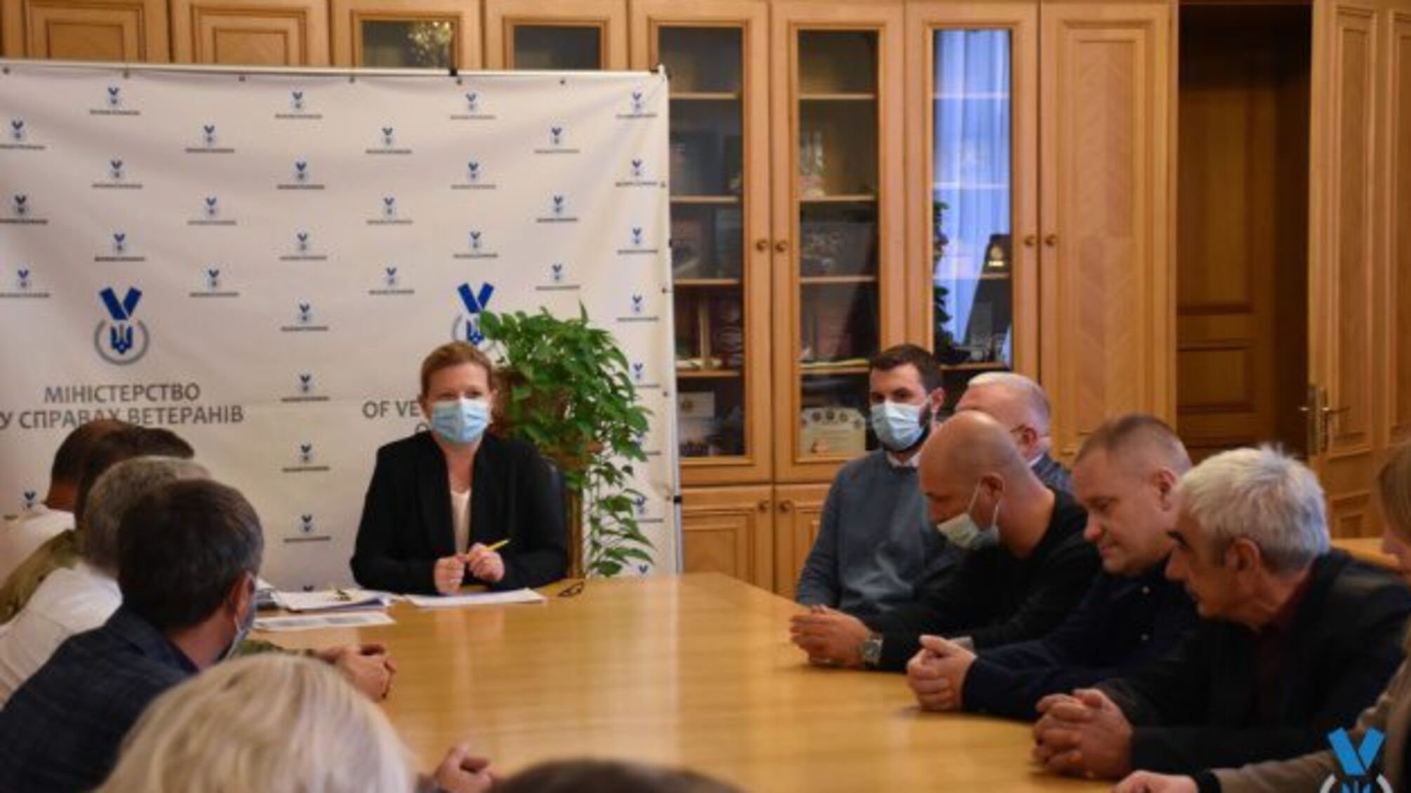 Лапутіна вручила 64 ветеранам зі складними пораненнями сертифікати на реабілітацію