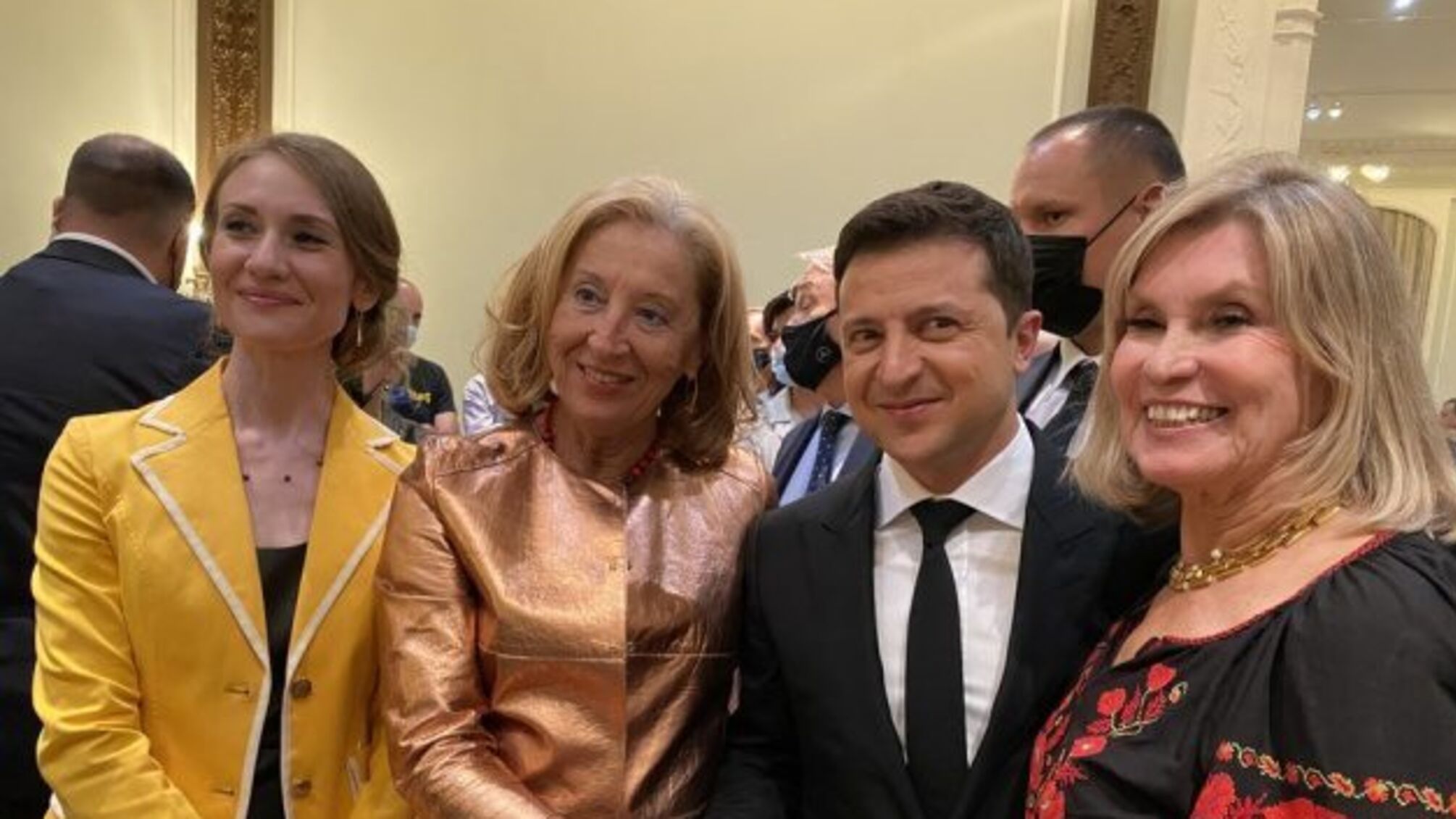 Зеленський запевнив діаспору США: Обов’язково реалізуємо ідею подвійного громадянства