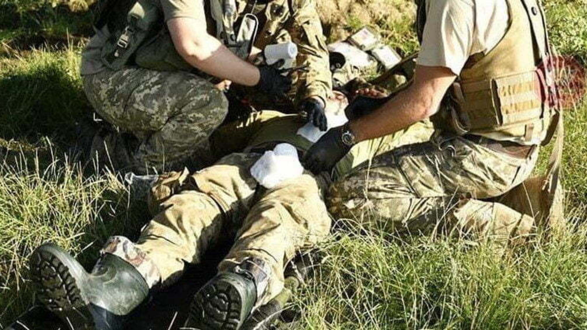 Украинские военный ранен на Донбассе