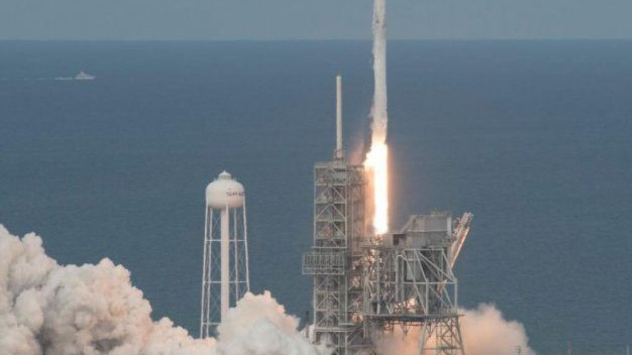 NASA одночасно включило до проєкту висадки на Місяць компанії Маска та Безоса